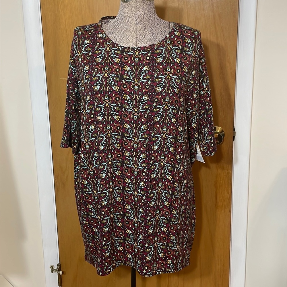 LuLaRoe NWT Womens Large Irma Tunic Maroon with Floral Pattern Crew Neck